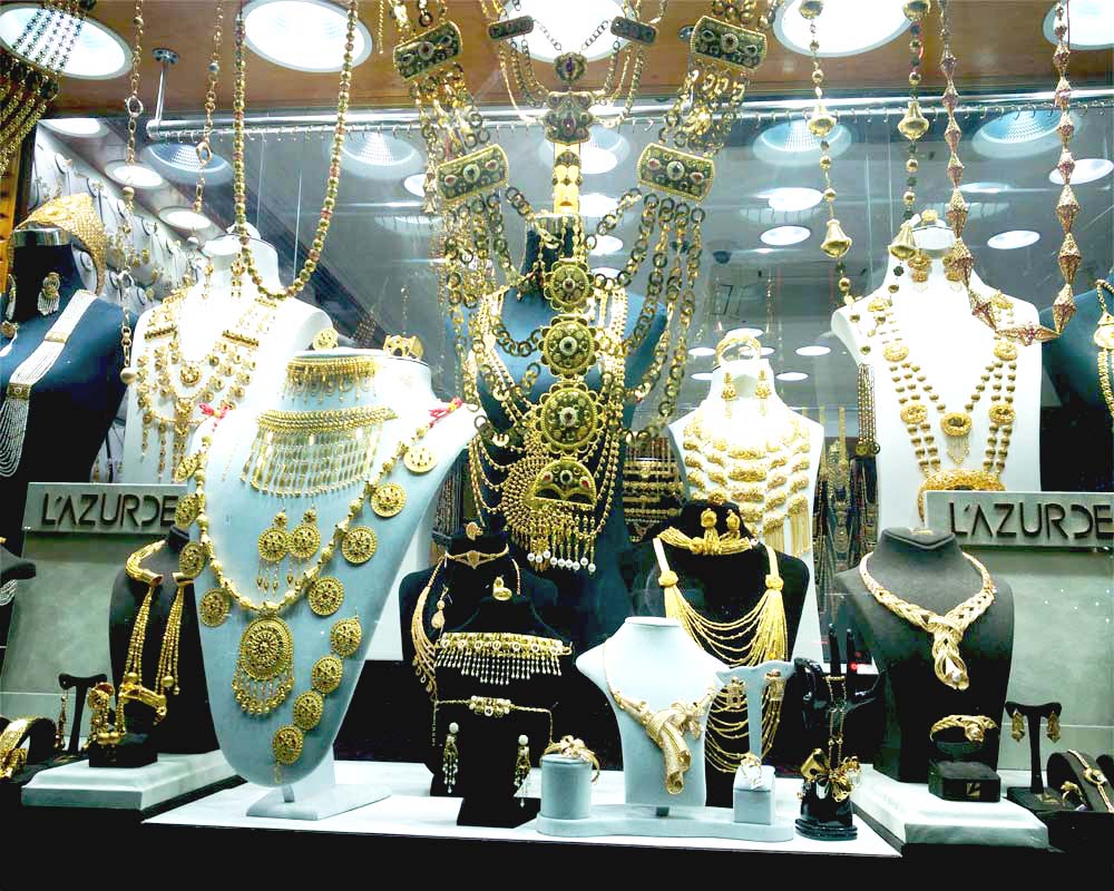 vetrina con gioielli in oro a gold souk a doha