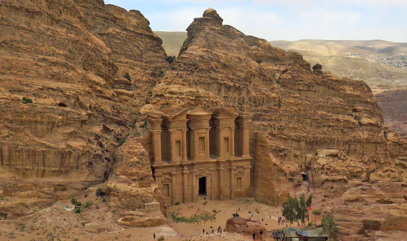 facciata del monastero ad deir scavata nella roccia a petra giordania cosa sapere