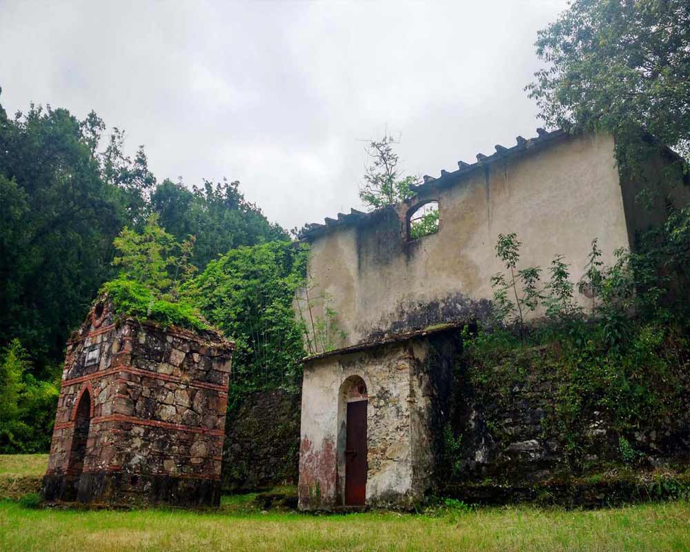ruderi nel parco nottolini