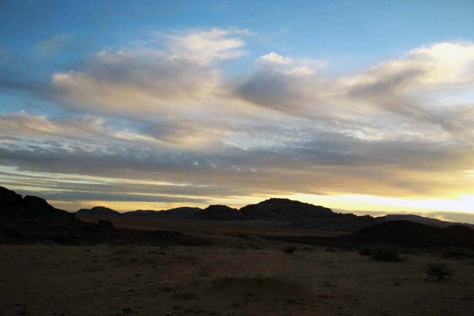 tramonto nel deserto di wadi rum