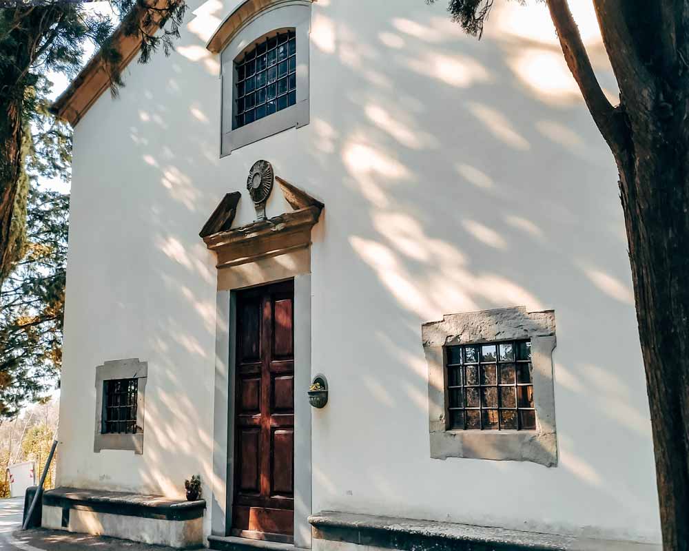 facciata dell'oratario della vannella a settignano