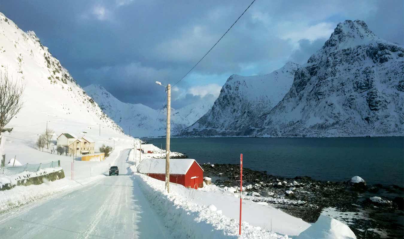 Guidare alle isole Lofoten, in inverno