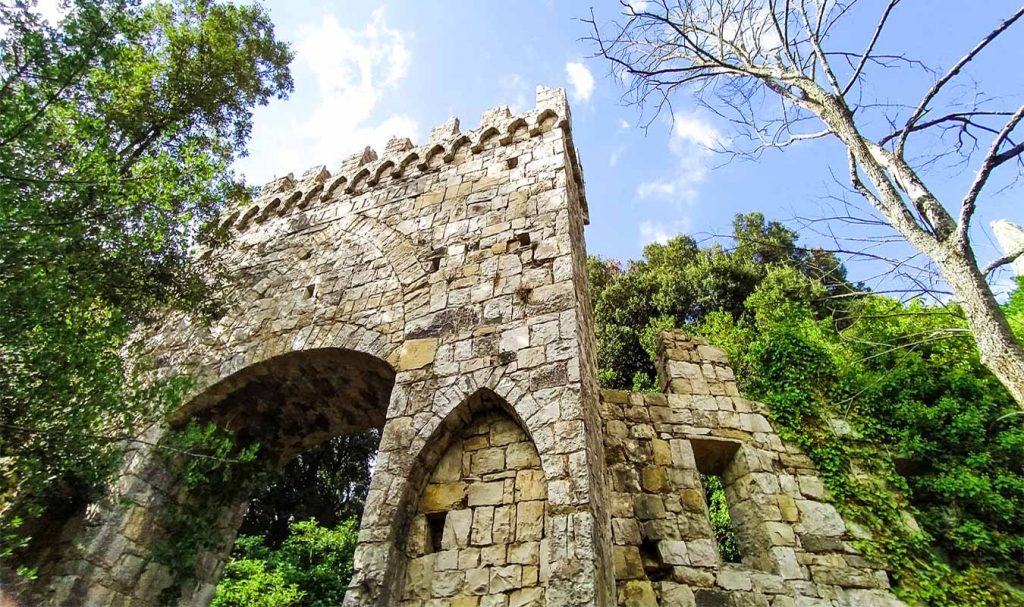 parco della ragnaia porta letizia in pietra
