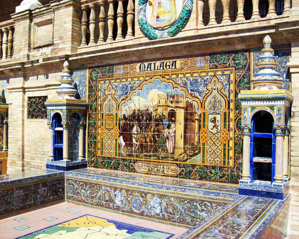panchina decorata con azulejos in piazza de spagna siviglia