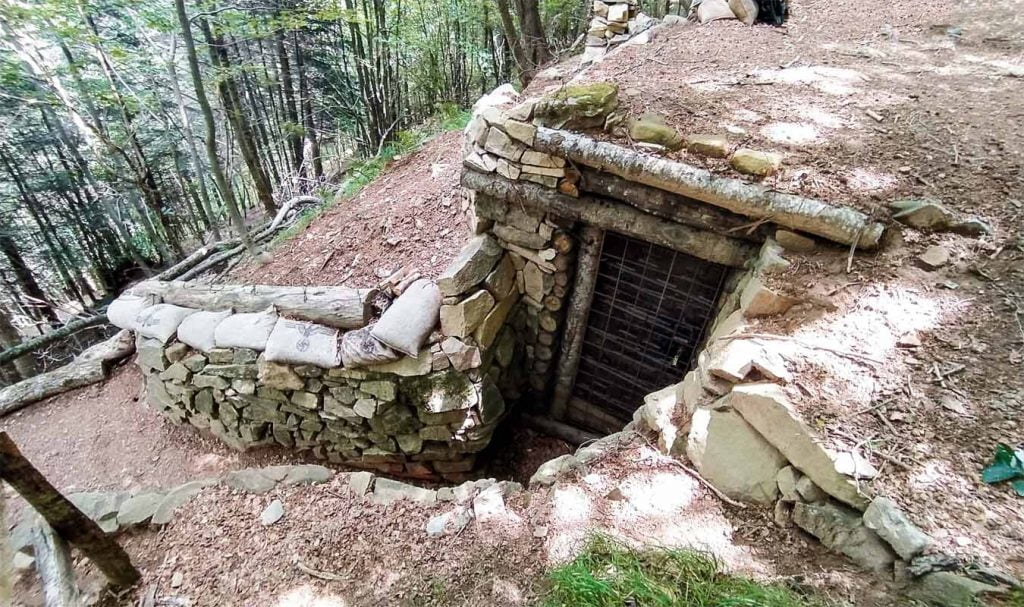 linea gotica entrata al bunker la buca situato entro terra