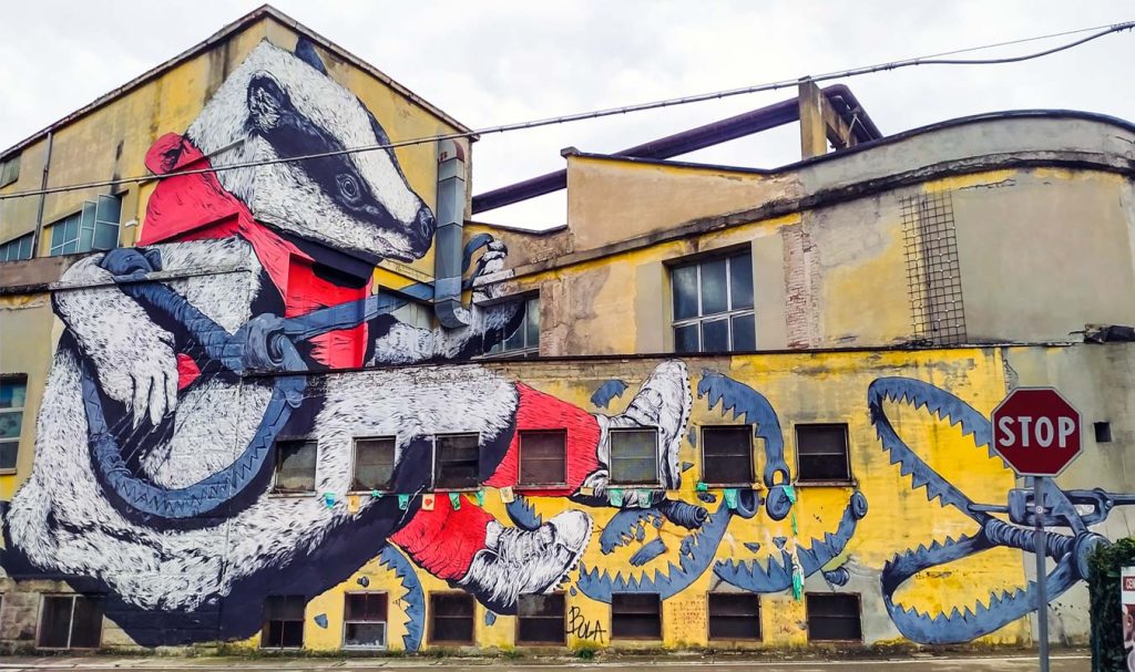 marzabotto murales con tasso partigiano disegnato sulla ex cartiera di valle di reno