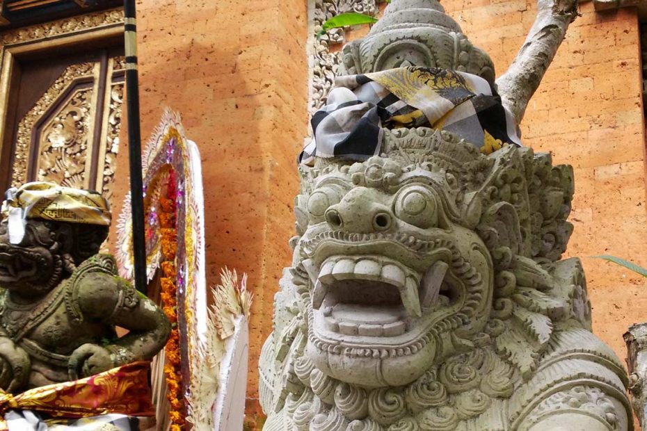 bali scultura indu a ubud indonesia