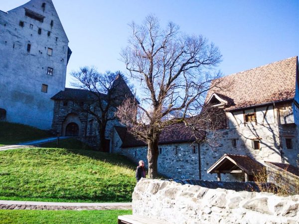 Liechtenstein cortile del castello burg gutenberg a balzers