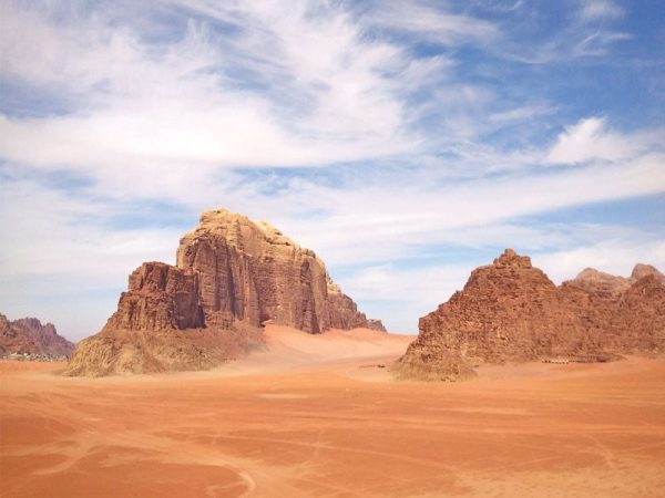 paesaggio del deserto wadi rum giordania cosa sapere