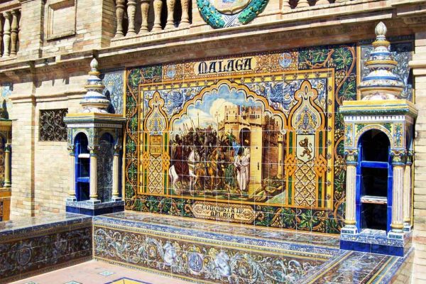 panchina decorata con azulejos in piazza de spagna siviglia