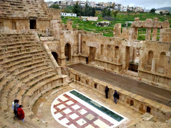 interno teatro romano nel sito archeologico di jerash